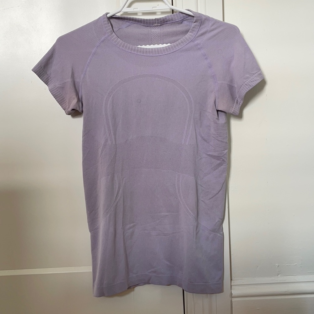 Women’s Lululemon Short Sleeve (Size 6)